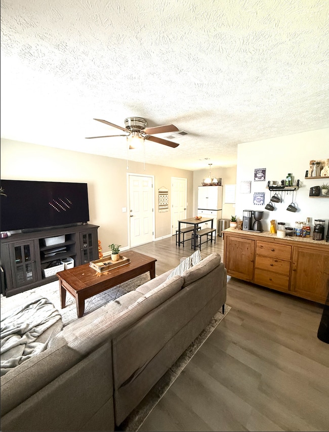 Photo - Beautiful 4 Bedroom Home with Bonus Room –...