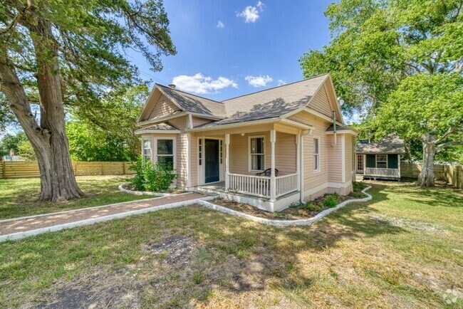 Building Photo - 806 E Main St Rental