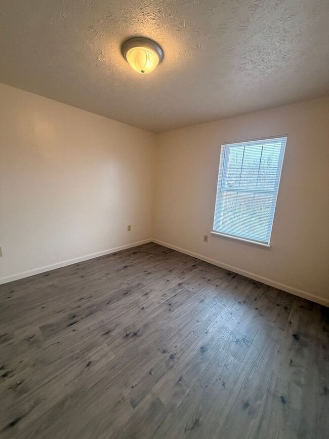 Photo - Spacious 3 Bedroom Duplex!