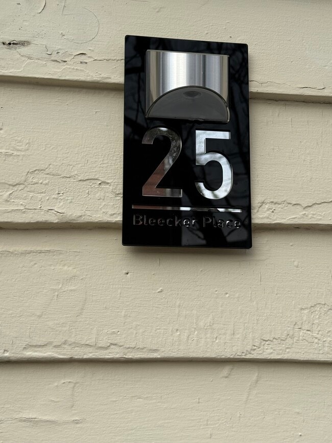 Building Photo - 25 Bleecker Pl Unit 1