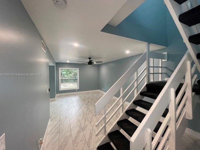 Photo - 330 Sunshine Dr