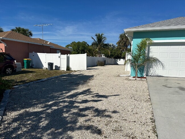 Photo - "3-Bed home with Granite Touch’s in Port Charlotte!"