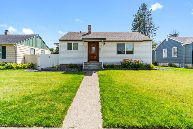 Building Photo - Single Family Home on Spokanes North Side!!