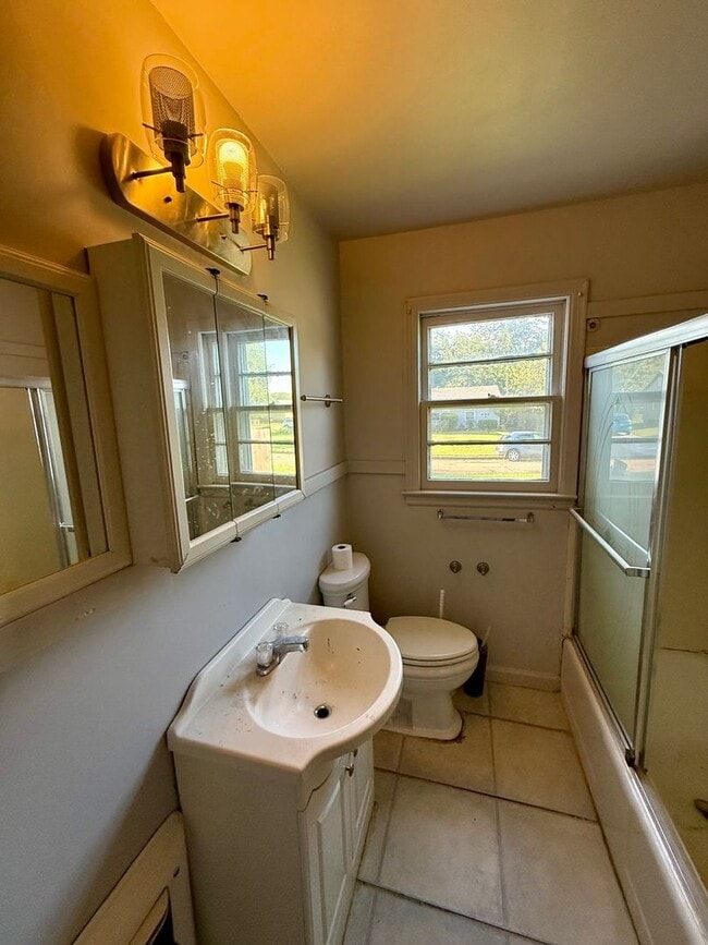 Photo - 3bed 1 bath $1,000 a month