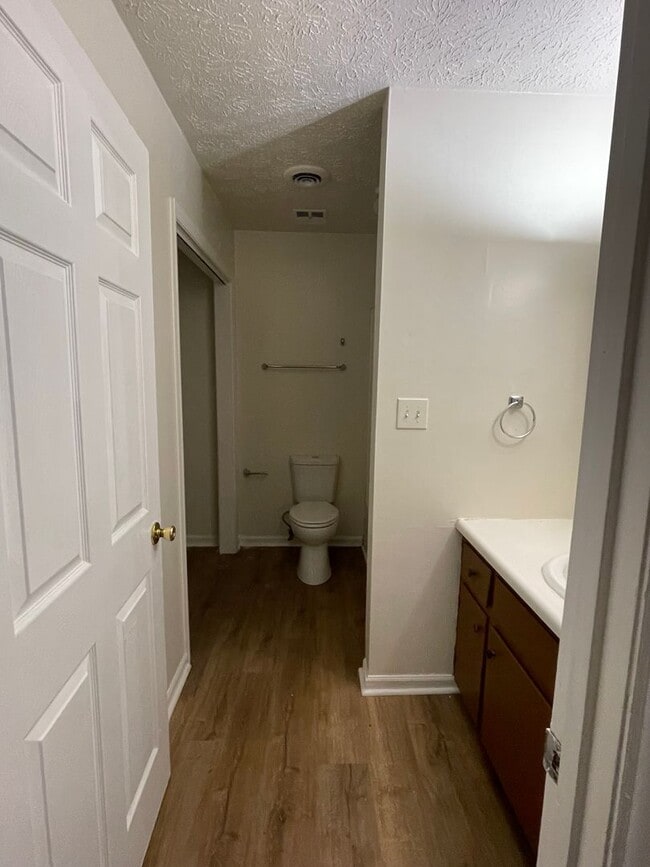 Photo - 102 Redstone Dr