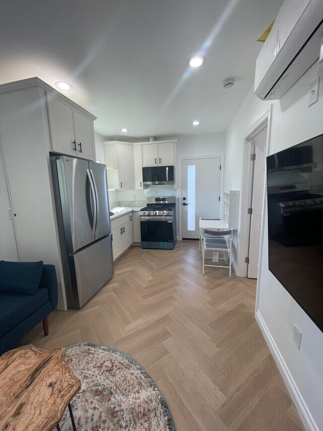 Photo - 6908 Royer Ave