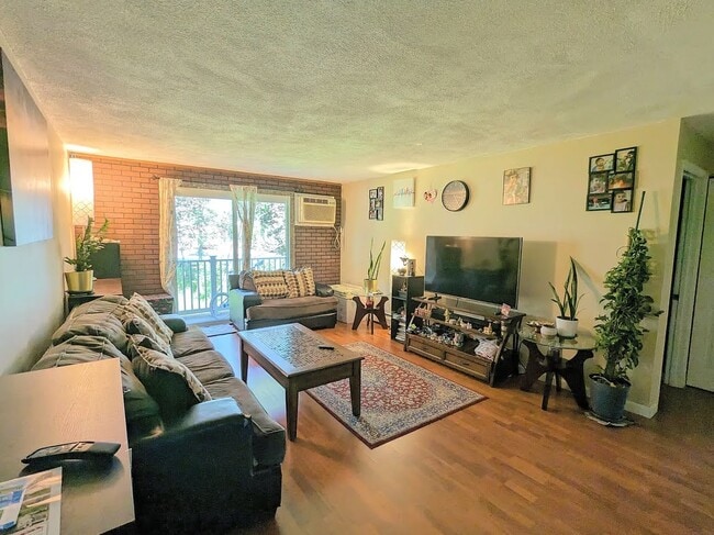 Building Photo - 10 Kenmar Dr Unit 40