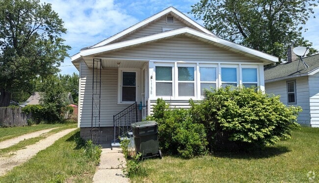 Building Photo - 1138 E Larch Ave Rental