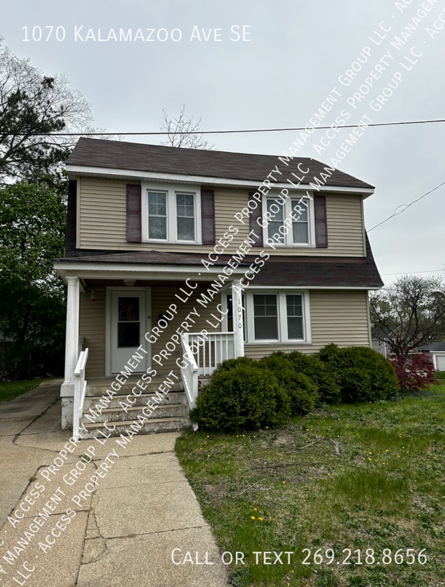 Photo - 1070 Kalamazoo Ave SE House