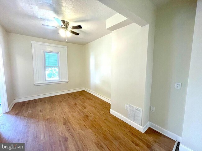 Building Photo - 238 S Cecil St Rental