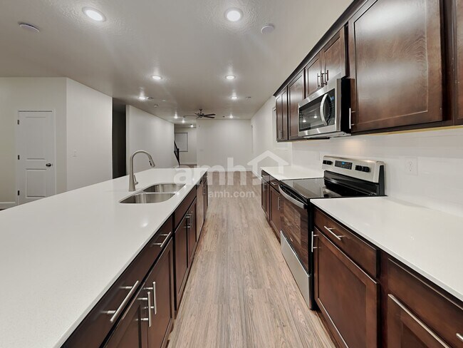 Photo - 4370 N Poplar St