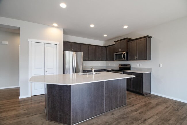 Photo - 2925 Cassius St NE