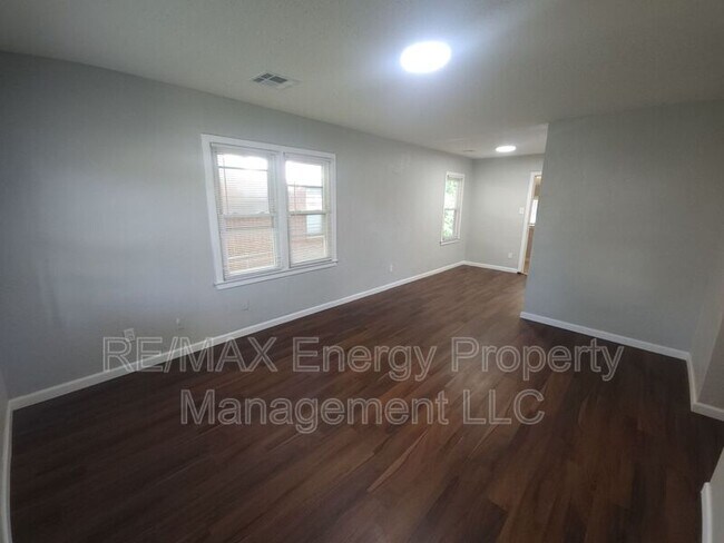 Photo - 113 E Northrup Dr