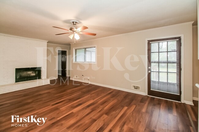 Photo - 1592 Envoy Pl