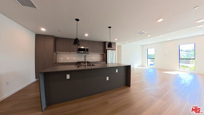 5119 Colfax Ave Unit 202
