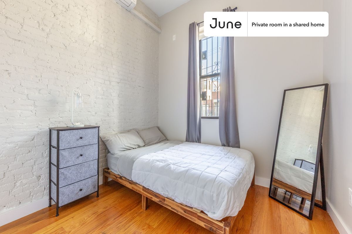 Private bedroom in 4 bed/2 bath Home - Private bedroom in 4 bed/2 bath Home