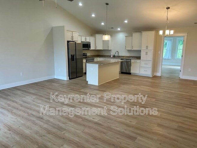 Photo - 185 Lindburgh Dr