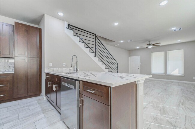 Photo - 7968 Henson St