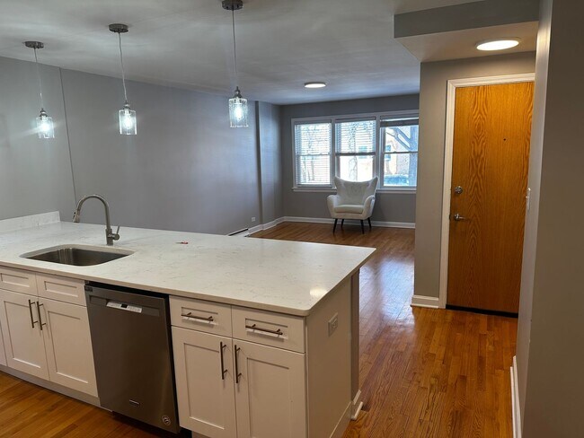 Photo - Spacious 2 Bed, 1 Bath, Plus Den/Office in... Unidad 1W