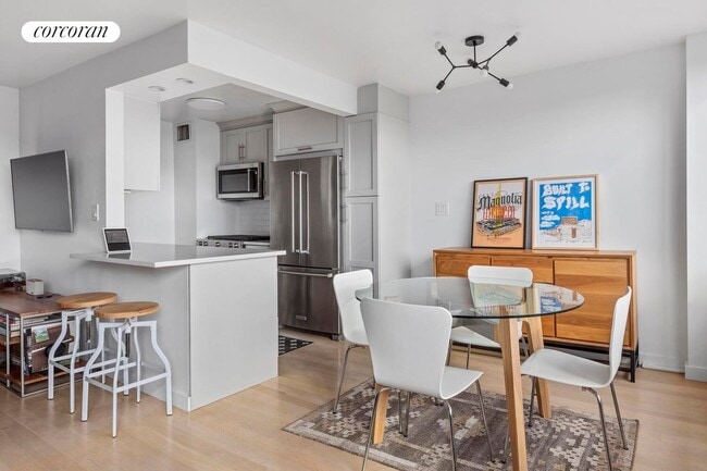 Photo - 333 E 14th St