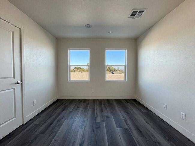 Living Space 4 - 5017 Clara St