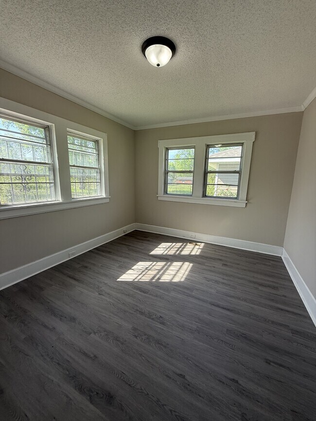 Photo - 1437 Woodland Ave SW