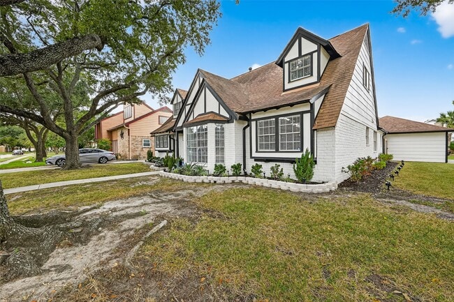 Photo - 15202 La Mancha Dr