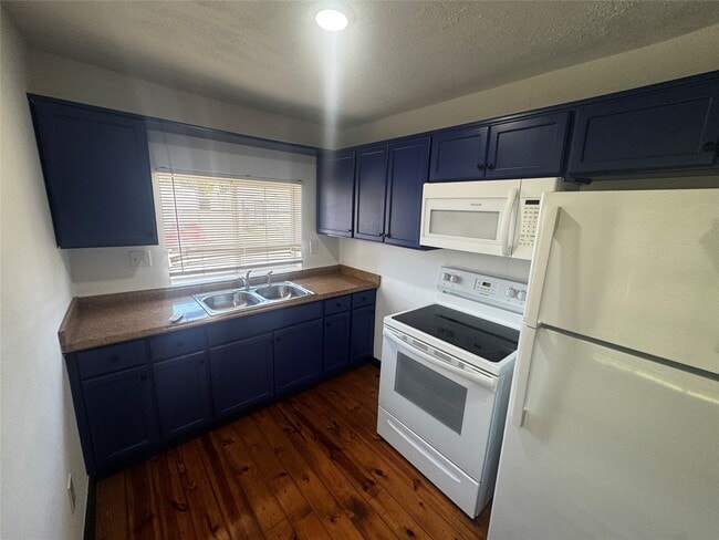 Photo - 1504 Luzon St