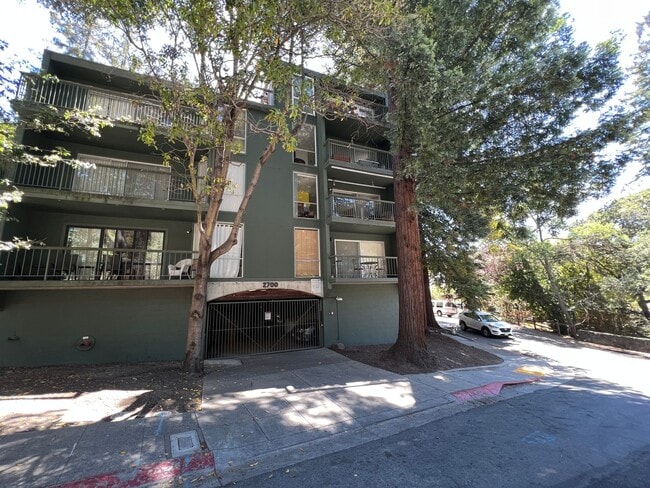 Building Photo - 2700 Le Conte Ave Unit 204