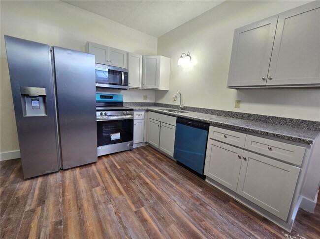 Photo - 27 E Main St