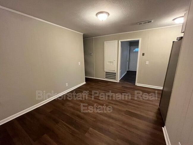 Photo - 403 Raintree St