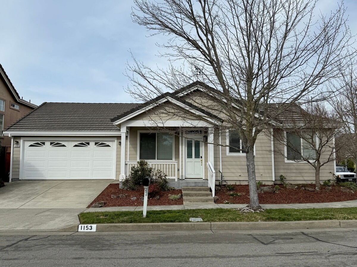 Petaluma: Beautiful Corner Home With Open ... - Petaluma: Beautiful Corner Home With Open ...