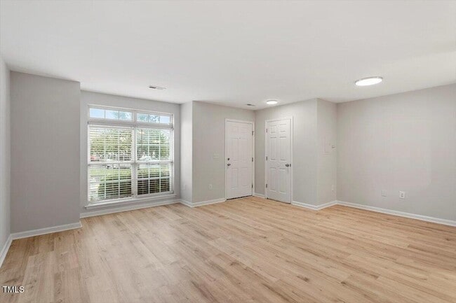 Photo - 8600 Neuse Landing Ln Unidad 106