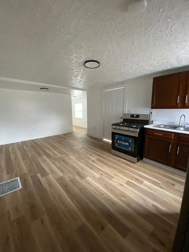 Photo - 310 N 27th St