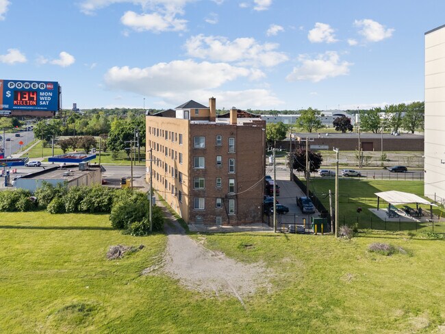 Photo - Palmer Lane Apartments