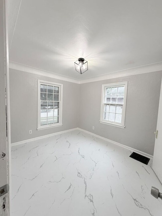 3342 Elm St
