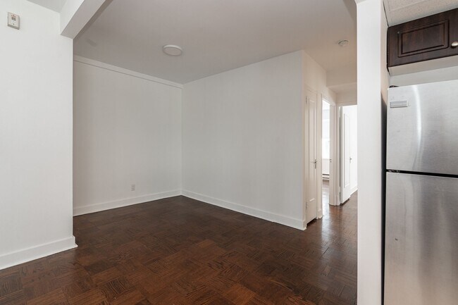 49 St Clair Ave W Unit 405