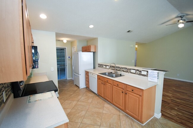 Photo - 717 W Perry Rd