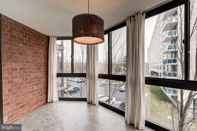 Building Photo - 1001 N Randolph St Unit 323 Rental