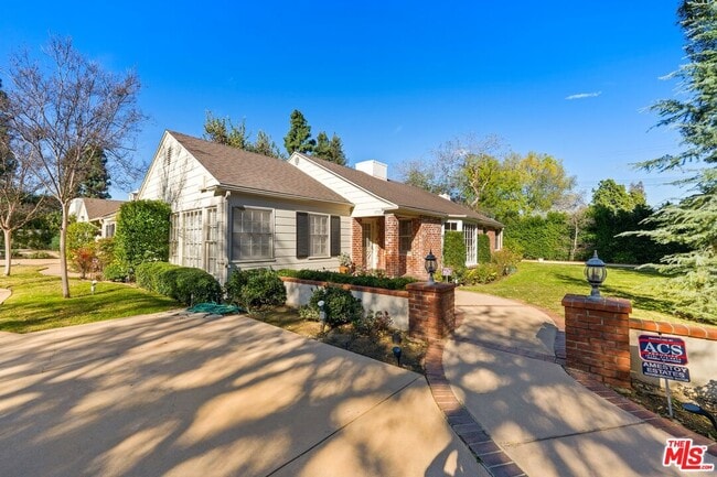 Photo - 17117 Weddington St