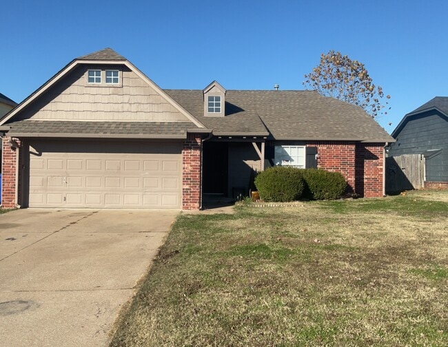 Building Photo - 20401 E 43rd St S