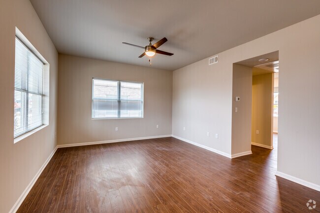 3BR, 2.5BA -1375-1500SF - River West Apartments