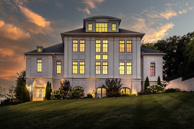 Photo - 5014 Mountview Pl