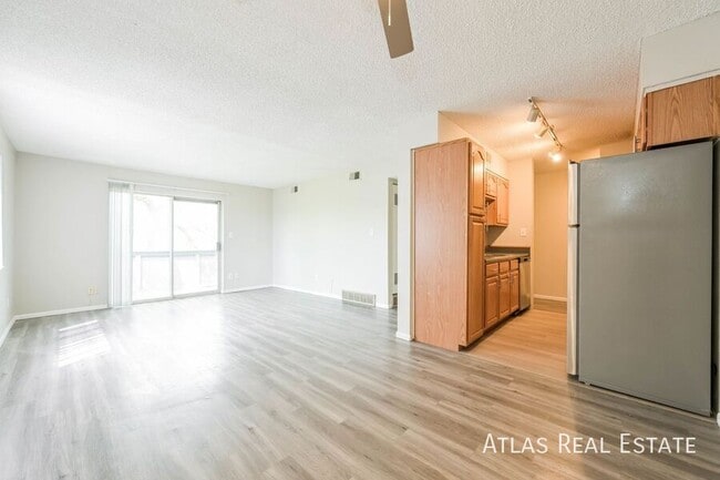 Photo - 280 E Highline Cir