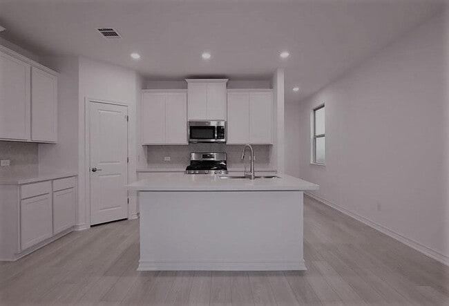 Photo - 562 Papaya Dr