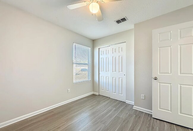 Photo - 9487 Thorn Glen Rd