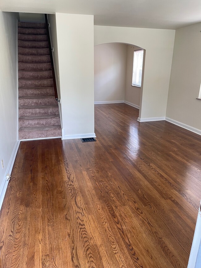 living room - 29 Pleasant Ridge Ave Unit 2