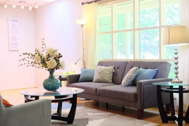 Photo - 19300 NE Halsey St