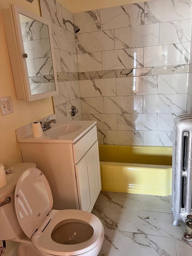 Photo - 72-74 Maple St Unidad 2nd Floor