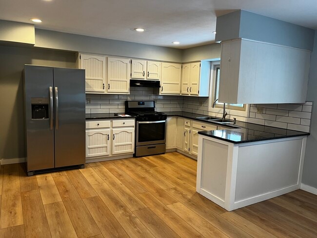 Building Photo - 6761 Dawn Dr